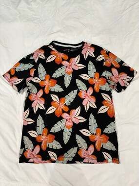 Free Planet Lost in Paradise Tropical Print Tee Shirt Size Large